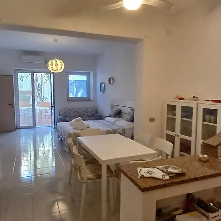 A 2 Passi Dalla Piazza Isola di Ustica