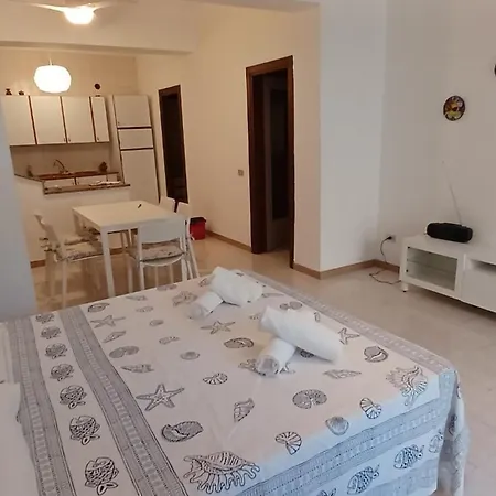 A 2 Passi Dalla Piazza דירה