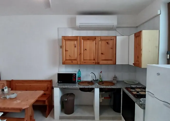 A 2 Passi Dalla Piazza Isola di Ustica