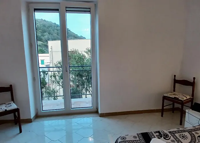 A 2 Passi Dalla Piazza * Isola di Ustica