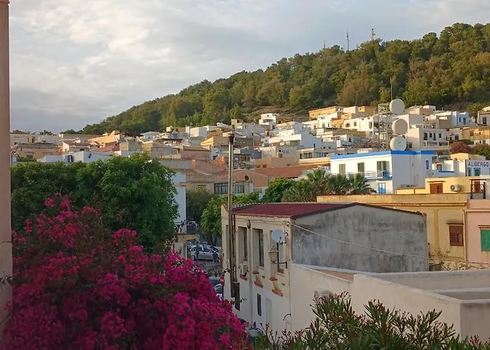 A 2 Passi Dalla Piazza Isola di Ustica